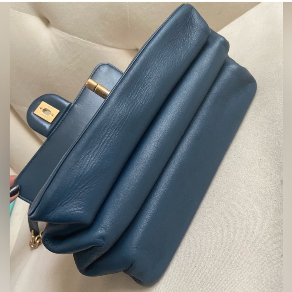 Chanel 🔥RARE 🔥 Navy blue Lambskin   tweed , , 3 compartments , 2018-2019 - Picture 6 of 7
